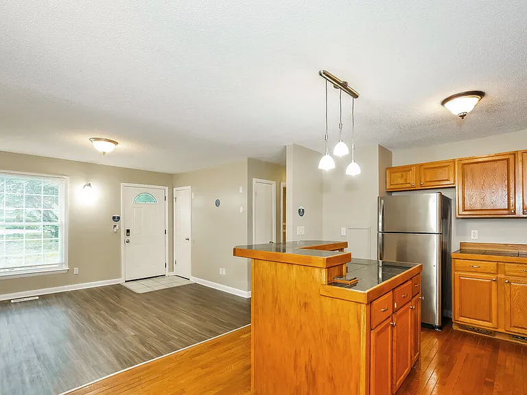 4407 Cornell Ave — Photo 8