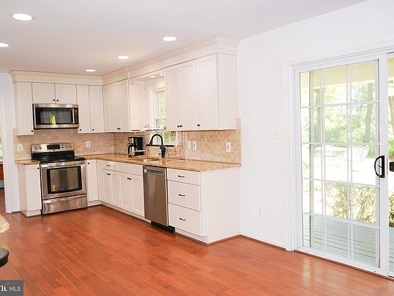 5th image of 6990 Ivy Hill Dr