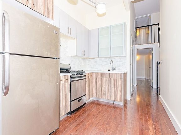 3rd image of 1136 Willoughby Ave #Bk3