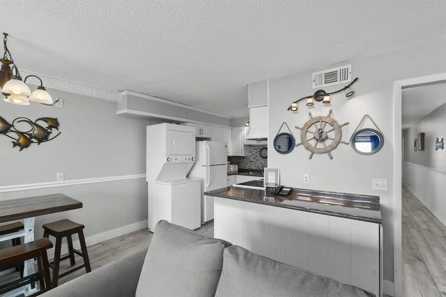 1 bed, 1.0 bath, 731 sqft, $1,502 — Photo 3