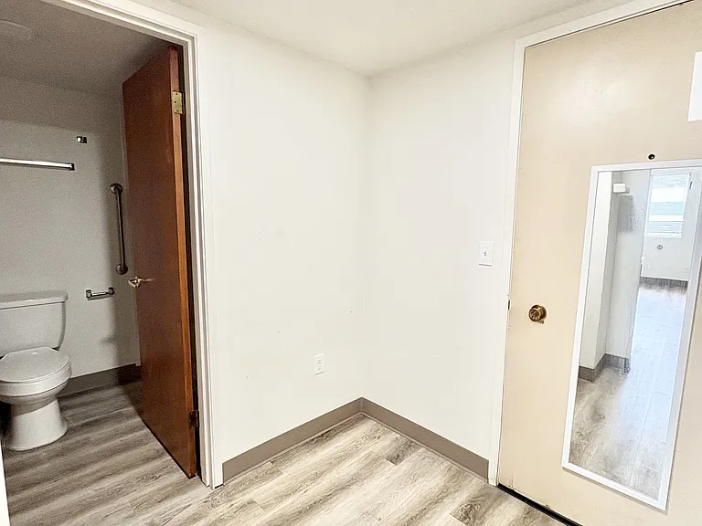 9853-9857 Silverdale Way NW — Photo 4