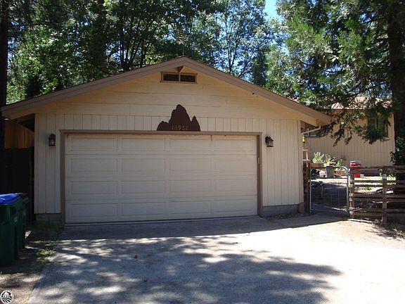2nd image of 16961 Columbia River Dr