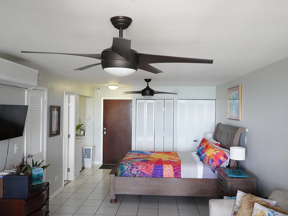 140 Smith Bay Est E