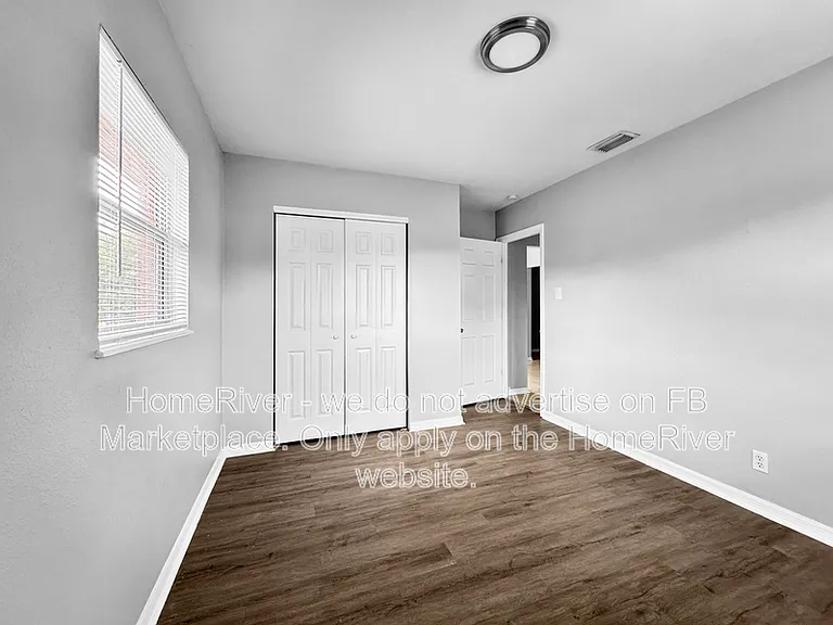 4903 S 85th St — Photo 17