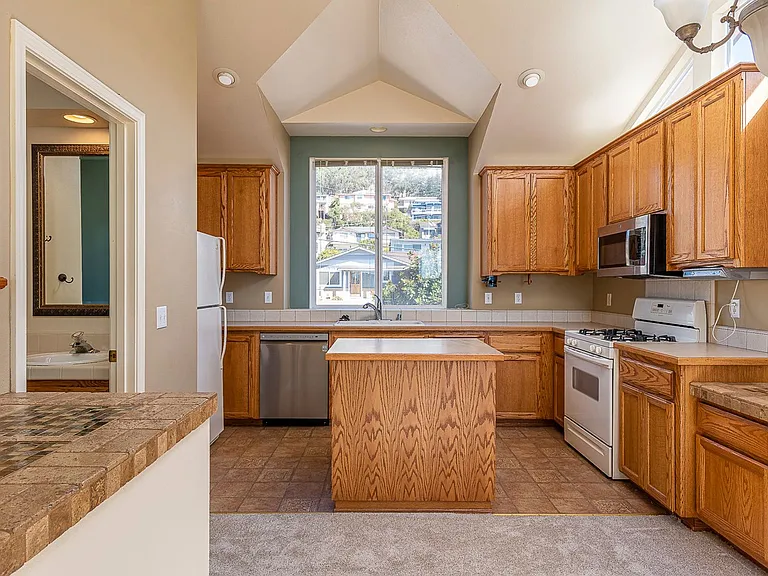 2955 Hemlock Ave — Photo 2