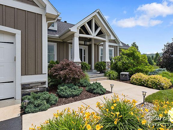 3rd image of 5758 Pettis Ct NE