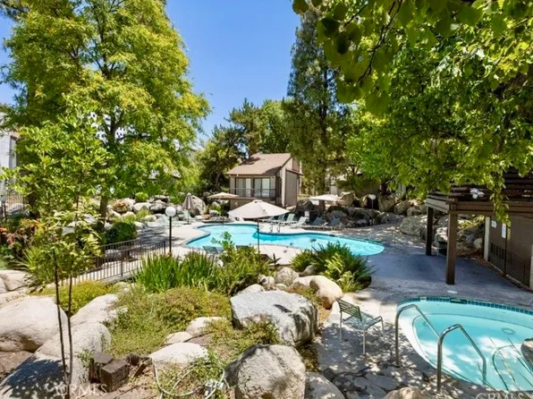 21545 Erwin St Unit 105, Woodland Hills, CA 91367