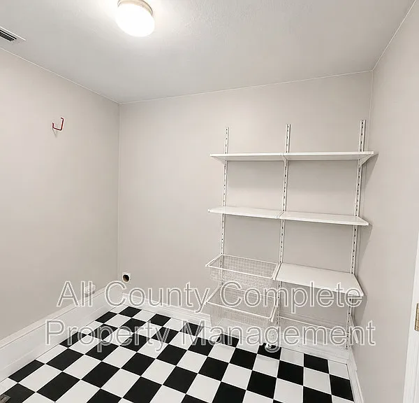 10415 Briarcliff Rd E — Photo 4