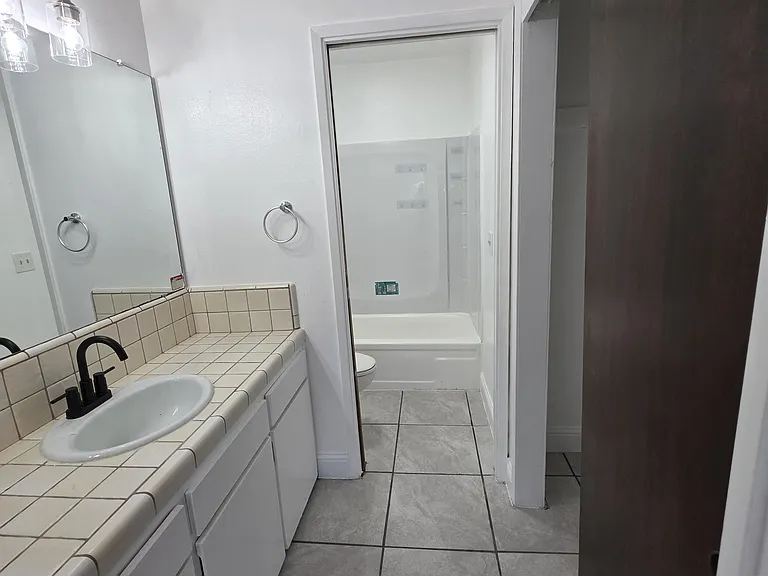 5920 Stockdale Hwy #B — Photo 13