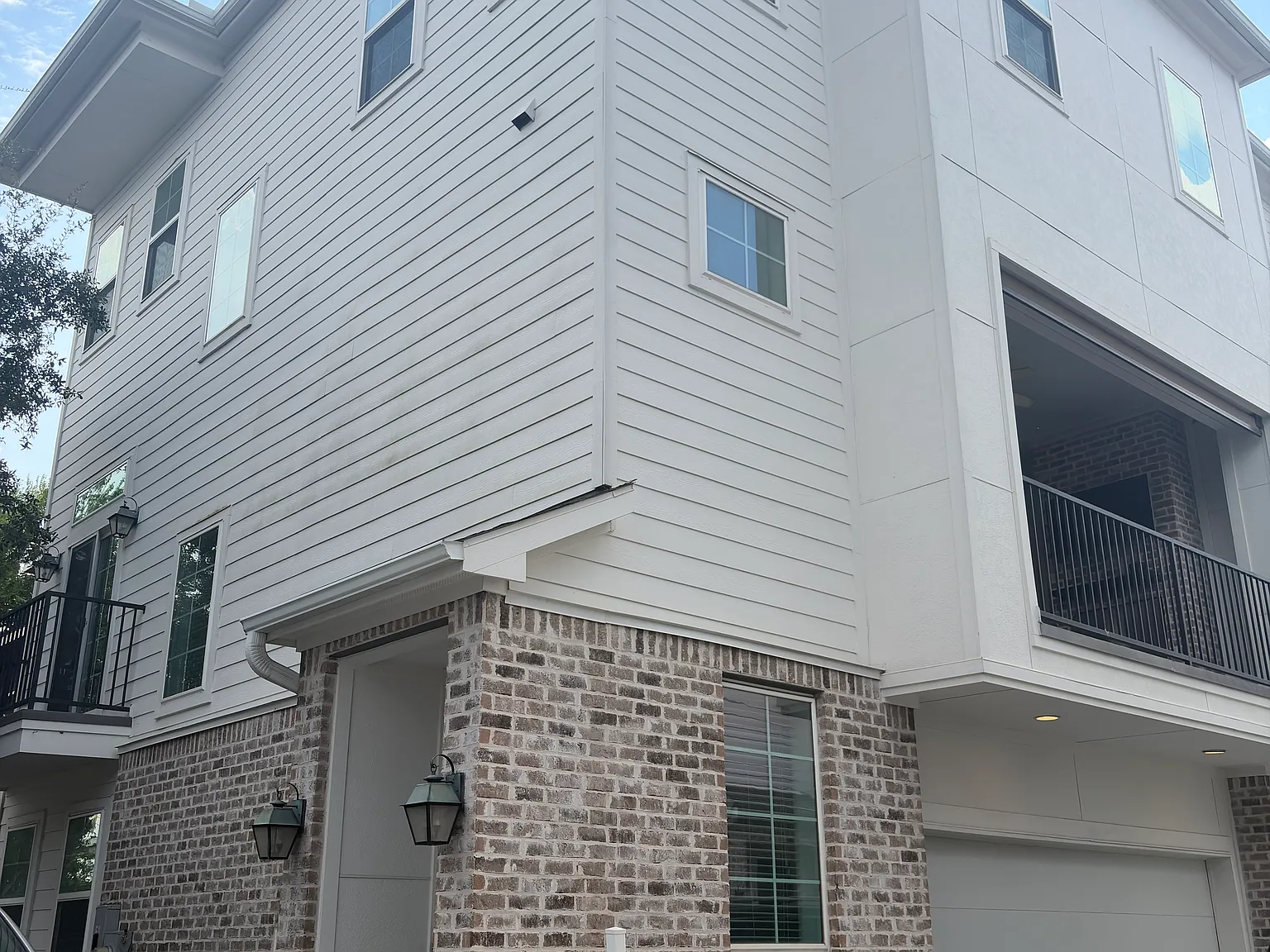 3 bed, 3.5 bath, 2163 sqft, $3,200 — Photo 1