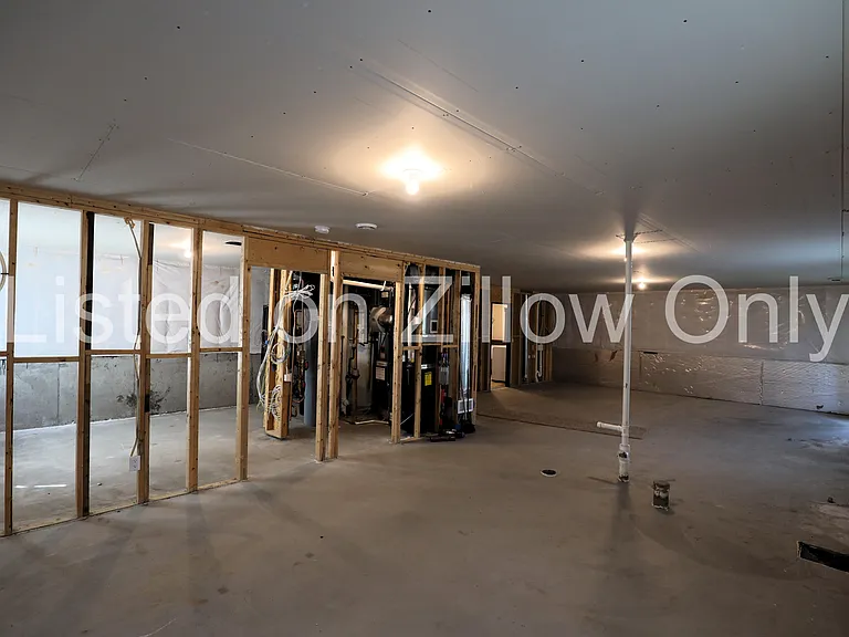 6758 Redwood Ave — Photo 25