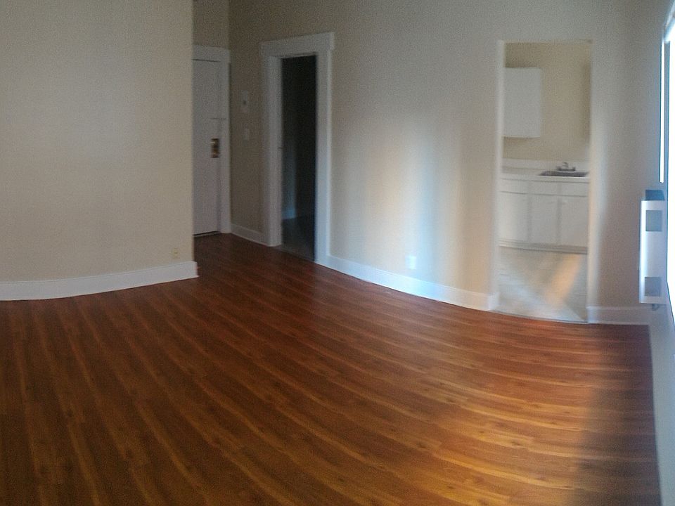 Living Area/Entrance