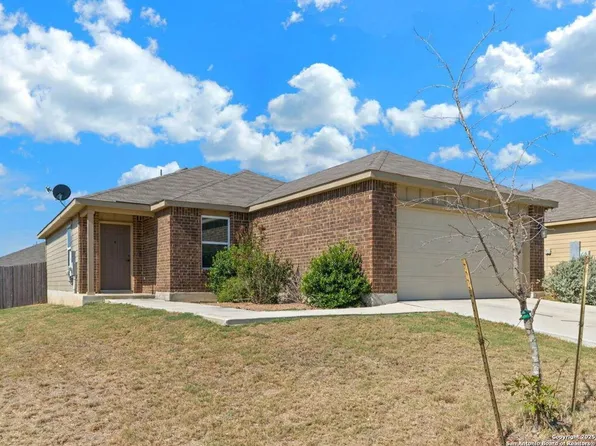 14423 Rockhouse Rd, Elmendorf, TX 78112