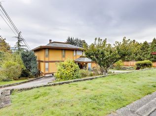 534 Beachview Dr, North Vancouver, BC V7G 1P9