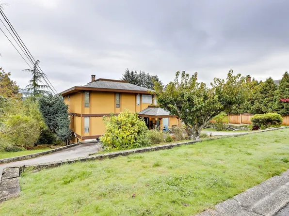 534 Beachview Dr, North Vancouver, BC V7G 1P9