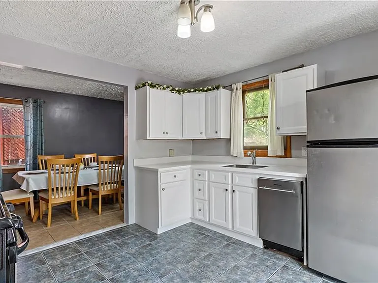185 Ottawa Ave — Photo 14