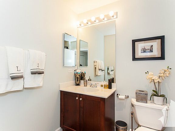 3rd image of 1201 S Prairie Ave #403T