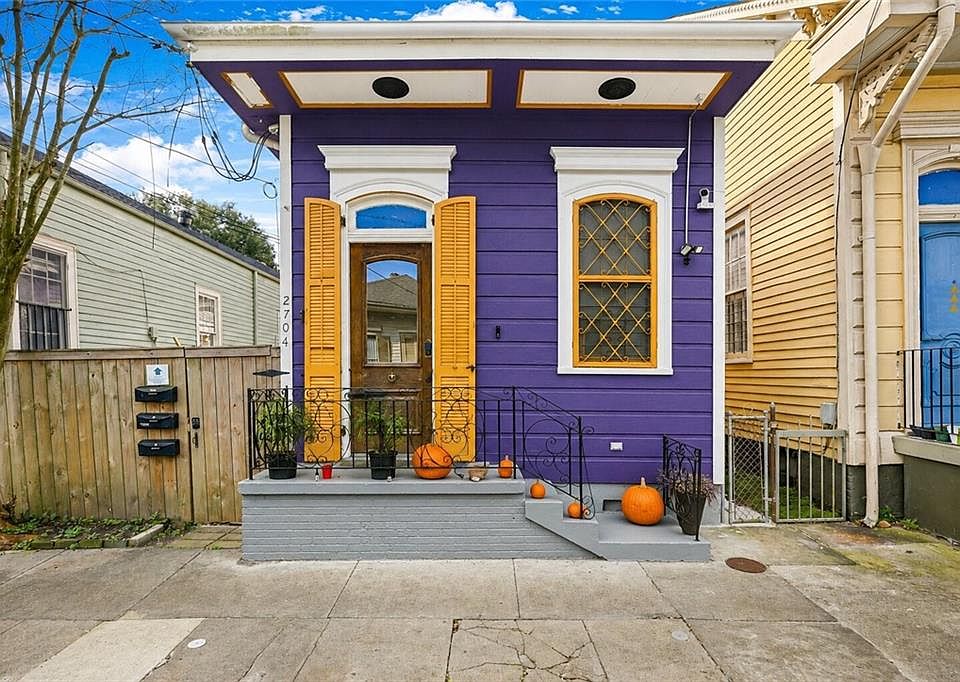 1st image of 2704 Burgundy St