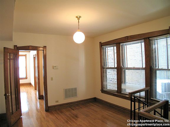 3rd image of 2118 W Berteau Ave #1