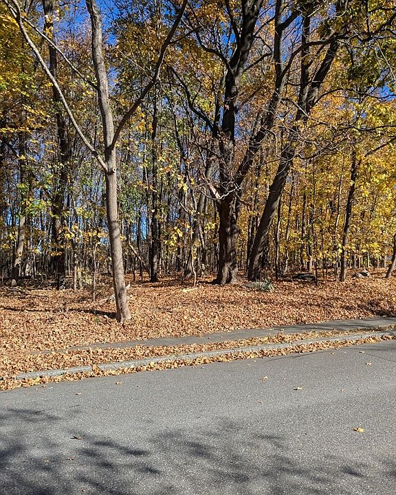 1st image of 8 Old Colony Dr