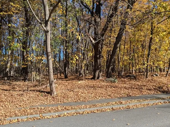 8 Old Colony Dr, Westborough, MA 01581