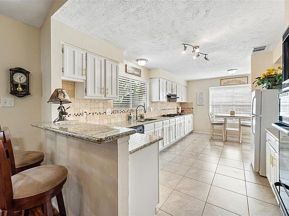 3rd image of 2114 Fort Laramie Dr