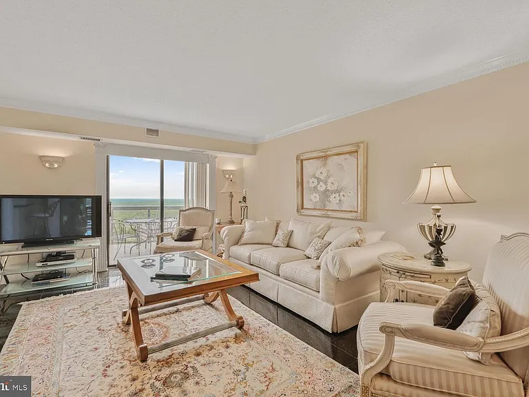 8380 Greensboro Dr #1008 — Photo 3