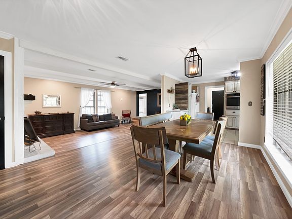 5th image of 126 Oak Ln
