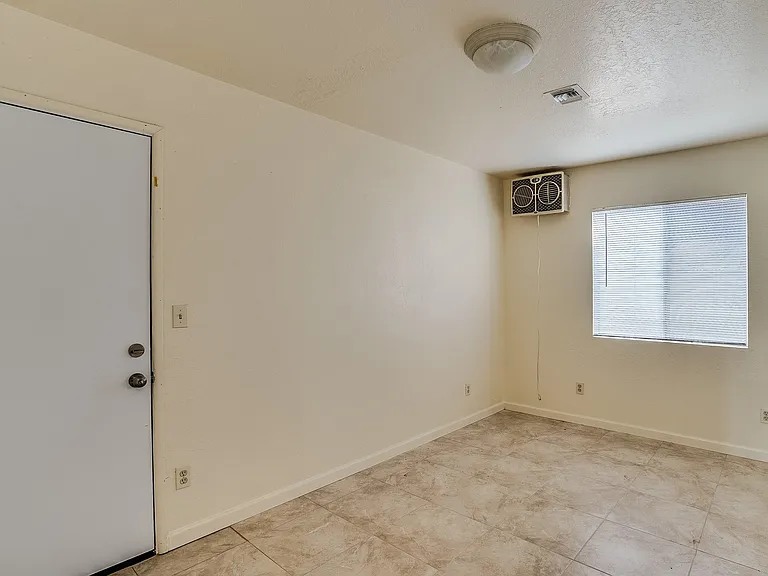422 E Navajo Rd — Photo 12