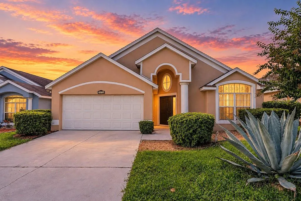 4 bed, 2.0 bath, 1913 sqft, $3,300 — Photo 1
