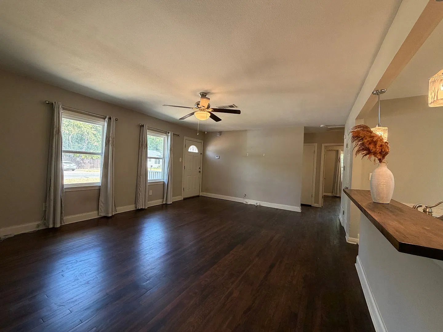 Available Now 3 Bedroom 2 Bath Home Near River Oaks Area — Photo 3