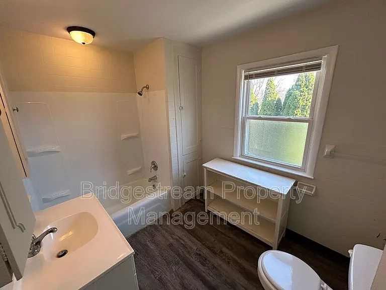 101 E Bruce Ave — Photo 8
