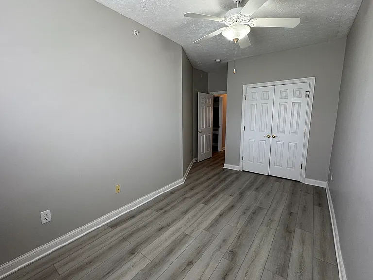 1442 Oakhill Dr — Photo 12