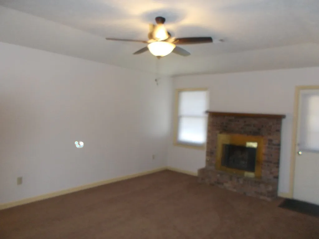 3 bed, 1139 sqft, $1,225 — Photo 2