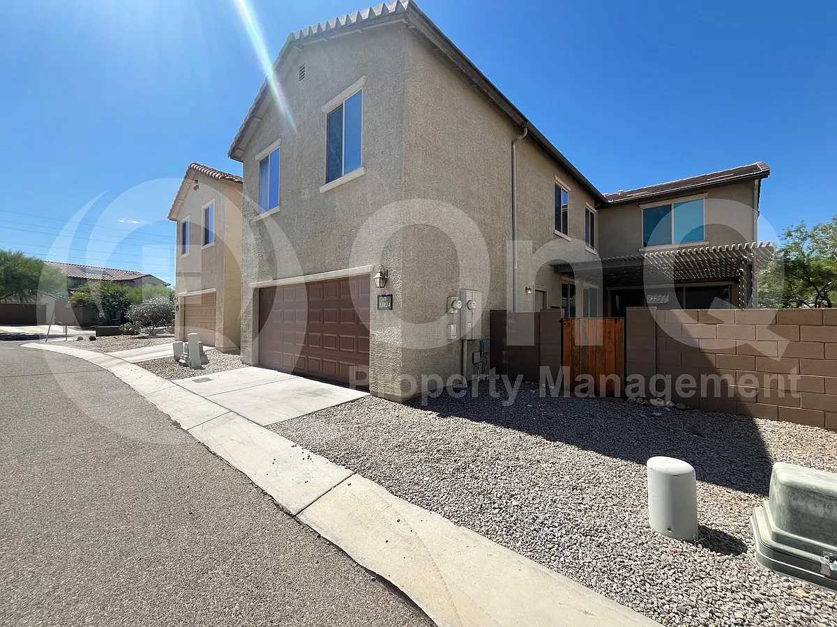 4 bed, 3.0 bath, 2447 sqft, $2,095 — Photo 2