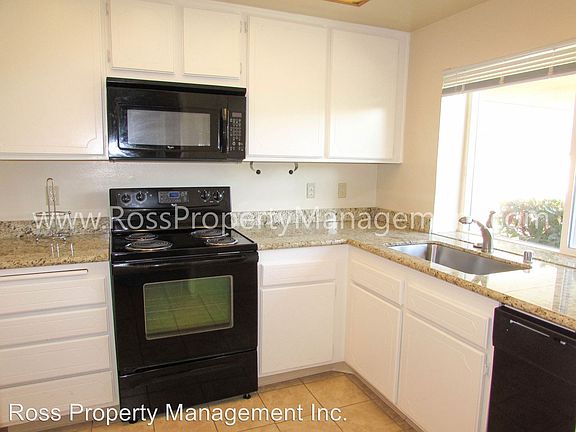 3rd image of 586 Everglades Ln