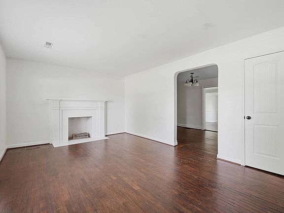 2nd image of 410 Derby St