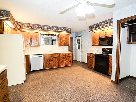 4th image of 600 E 5th St