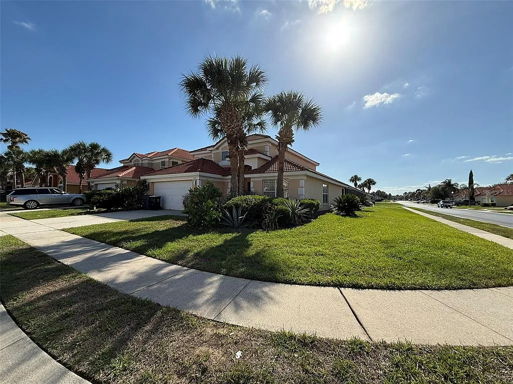 5 bed, 3.0 bath, 2106 sqft, $3,100 — Photo 3