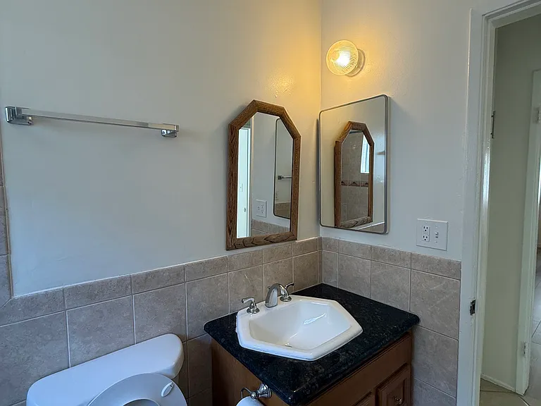615 E Magnolia Blvd #C — Photo 6
