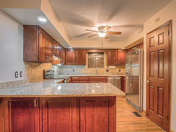 4 bed, 2775 sqft, $2,600 — Photo 4