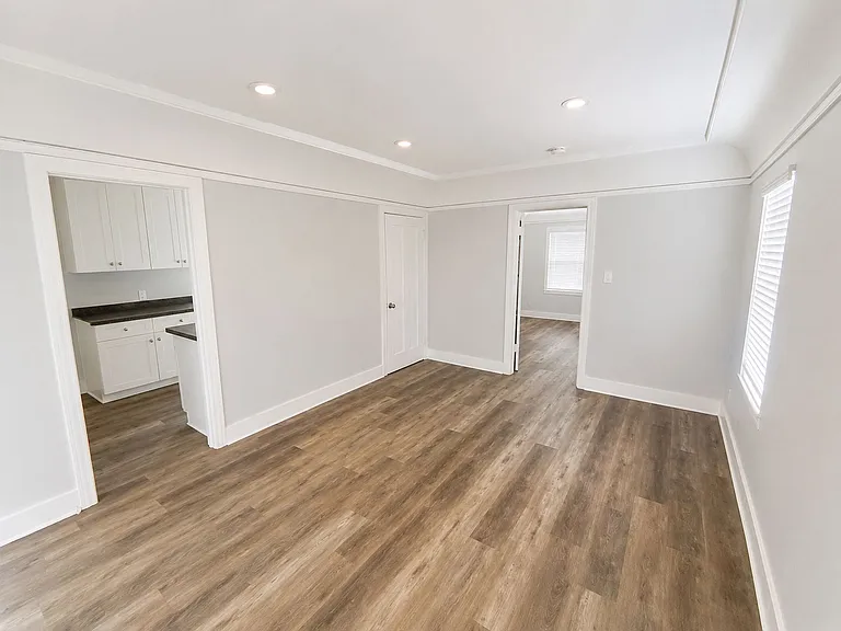 88 S Allen Ave — Photo 18