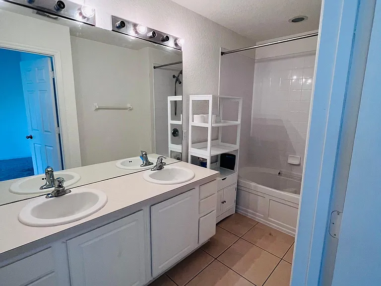 5009 Hawkstone Dr — Photo 9
