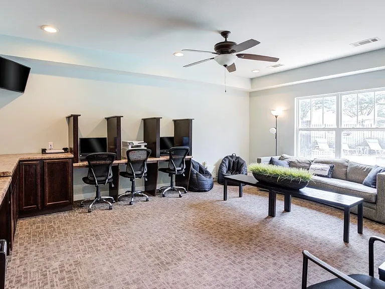 Crescent at Wolfchase Apartment Homes — Photo 17