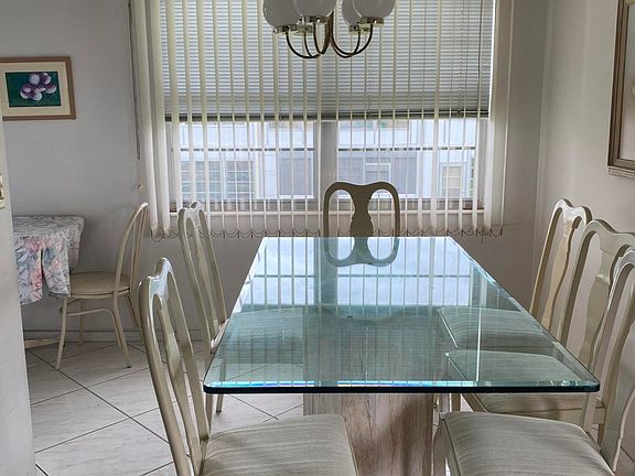 3rd image of 72 Westbury C #72