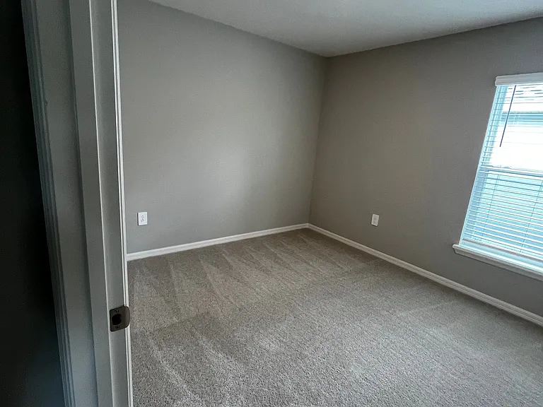 1722 Burrows Ave — Photo 14