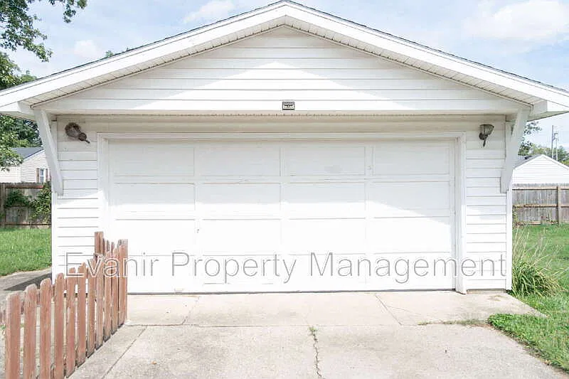 3 bed, 1.0 bath, 864 sqft, $1,390 — Photo 4