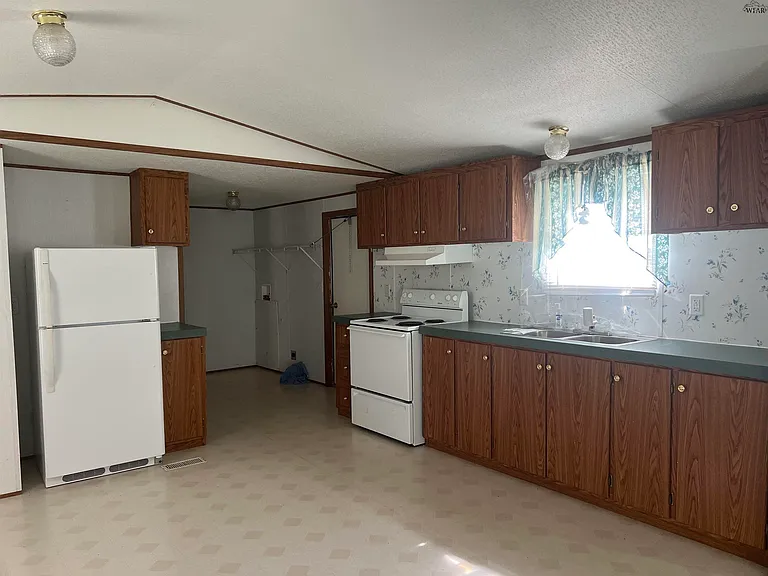 601 S Crockett St — Photo 5