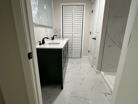 3rd image of 3004-3006 S Archer Ave S #1RW
