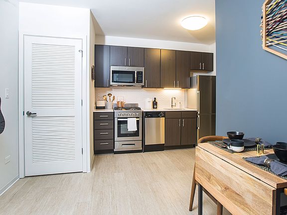 4th image of 165 W Superior St Unit 3202